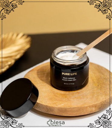 Brillo y cuidado con AOklabs Black Radiance: Crema facial SPF 30+ en 50 ml.