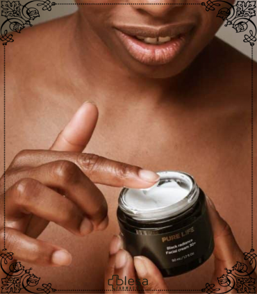 AOklabs Black Radiance: 50 ml de crema facial SPF 30+ para un brillo radiante.